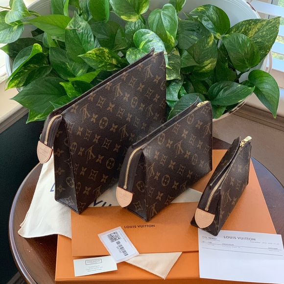 Check out my closet - Picture 7 of 16